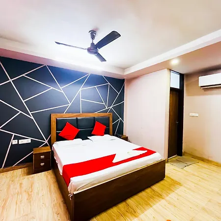 Roomshala 121 Hotel Classic - New Delhi Railway Station